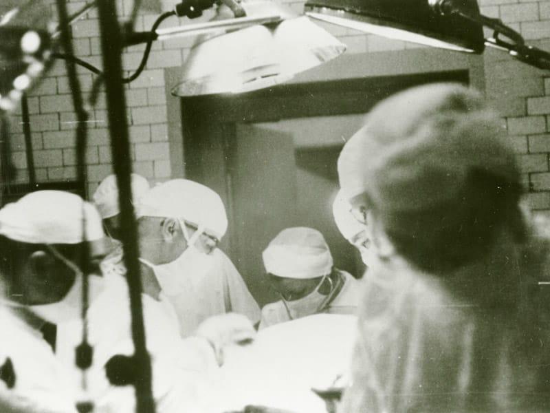 The heart-lung machine invented by Dr. John H. Gibbon Jr. is used successfully for the first time on May 6, 1953, when Gibbon (center right) and surgeons at Thomas Jefferson Medical College Hospital perform open-heart surgery to repair an 18-year-old's heart defect. (Photo courtesy of the Siegman Archives at Thomas Jefferson University, Philadelphia)